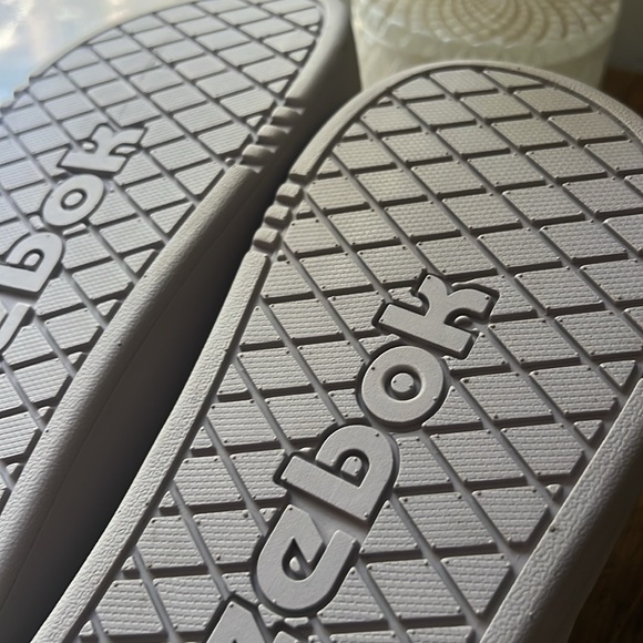 NWT Reebok slides - Picture 8 of 9